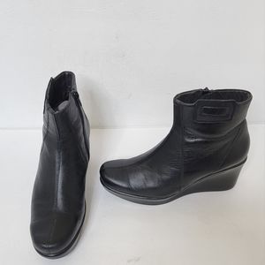 Naot Black Leather Wedge Zip Ankle Booties Size 39